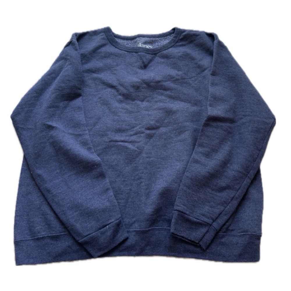 navy blue Hanes crew neck